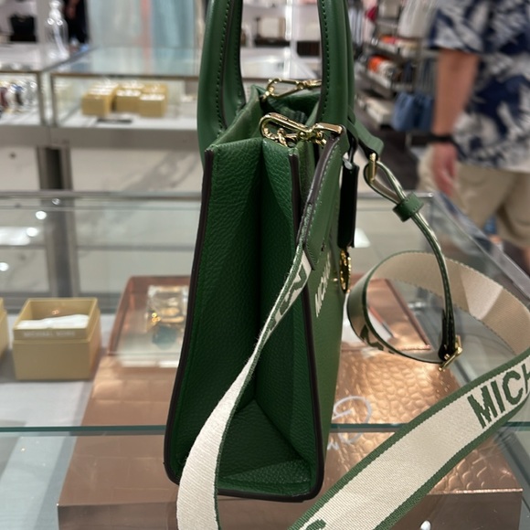 Michael Kors Mirella Small Pebbled Leather Shopper Crossbody XBODY Bag MK
NWT - Picture 4 of 16